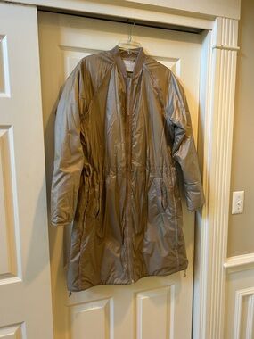 Athleta Lightweight Taupe-Gray Packable Puffer Coat. NWOT Medium Tall